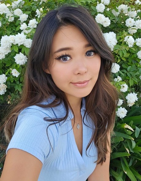 ExtraEmily hot star archive