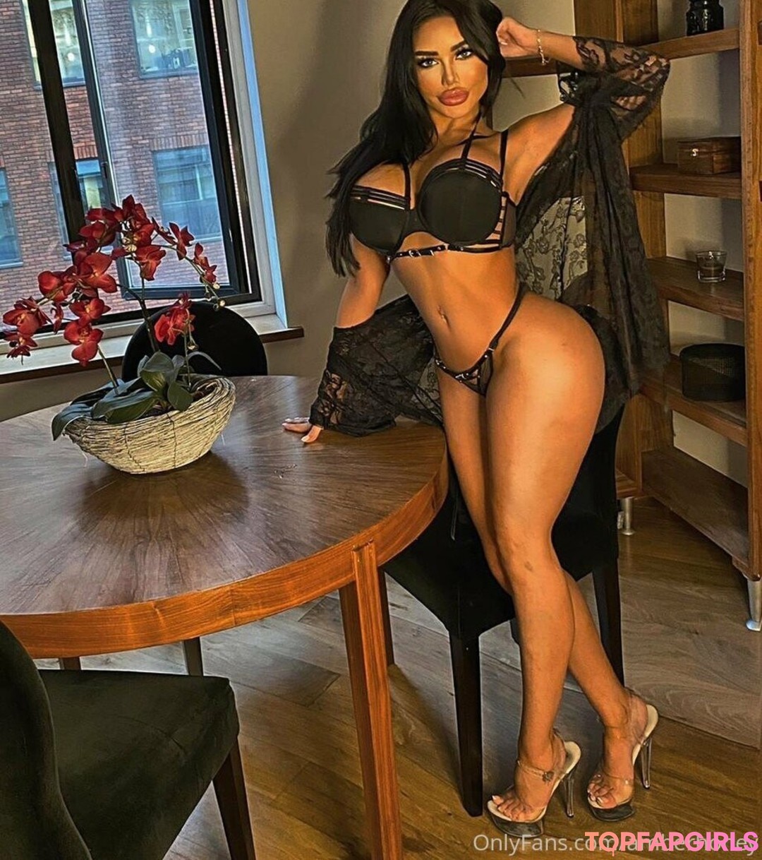 Amber Honeras model hd image