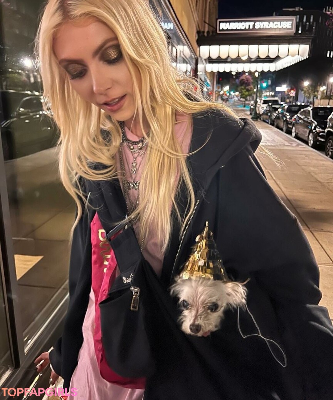 Taylor Momsen naked star photo