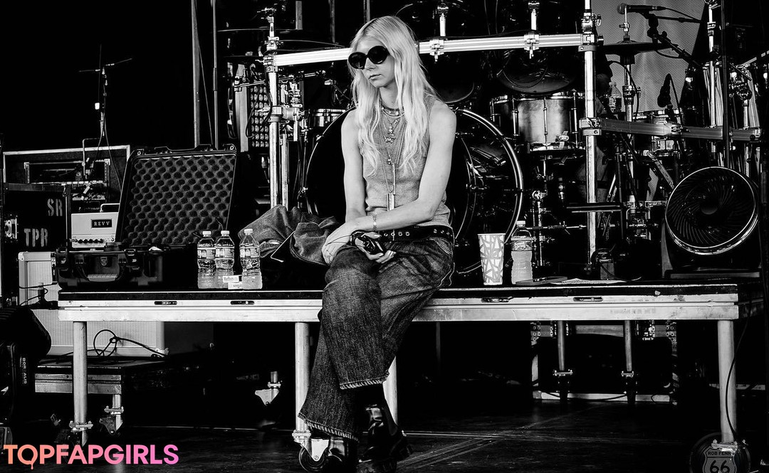 Taylor Momsen star sexy gallery