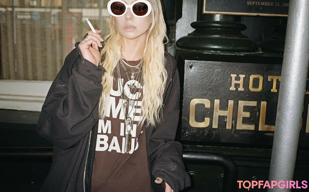Taylor Momsen pornstar hot photo