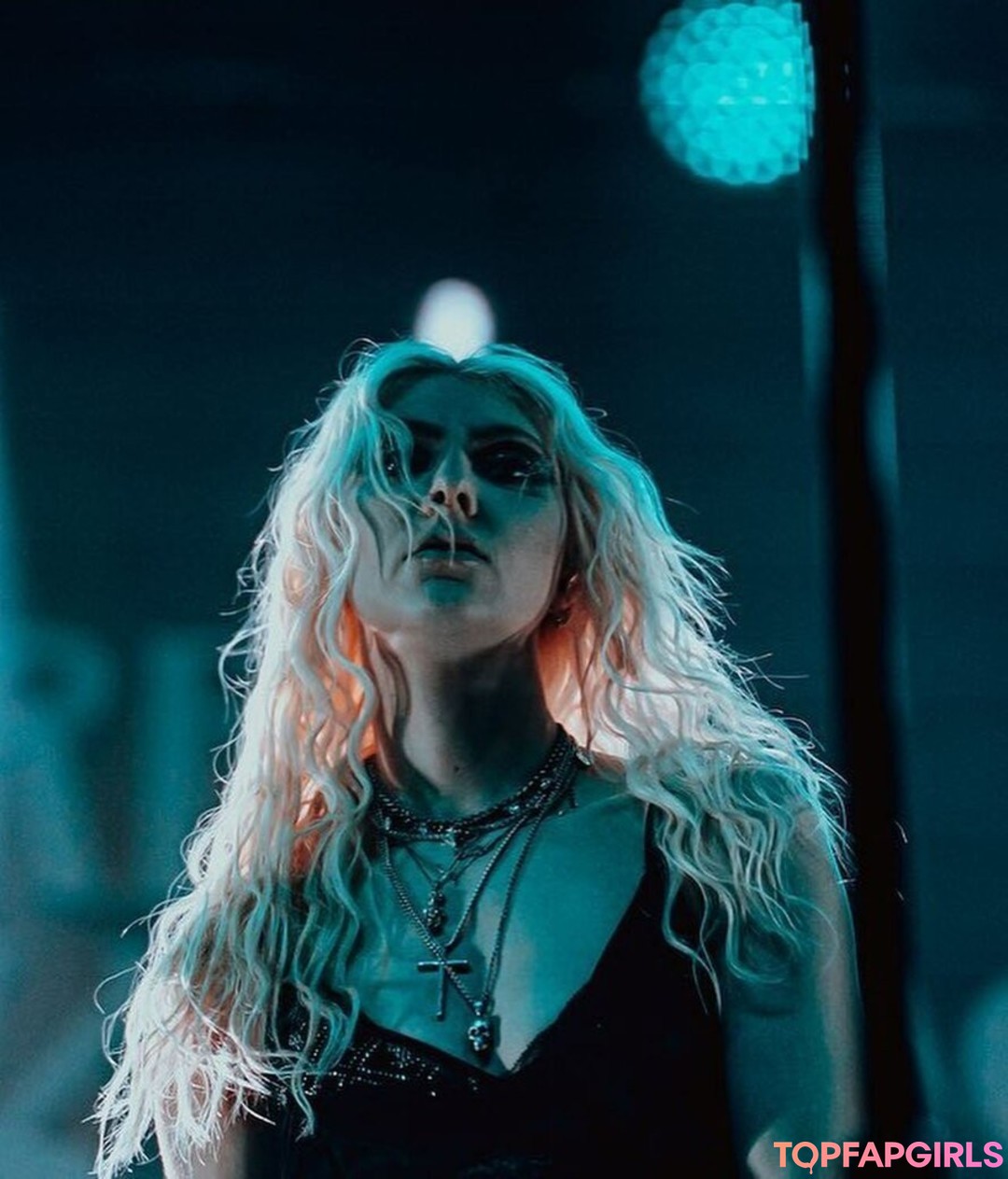 Taylor Momsen erotic actress galleries