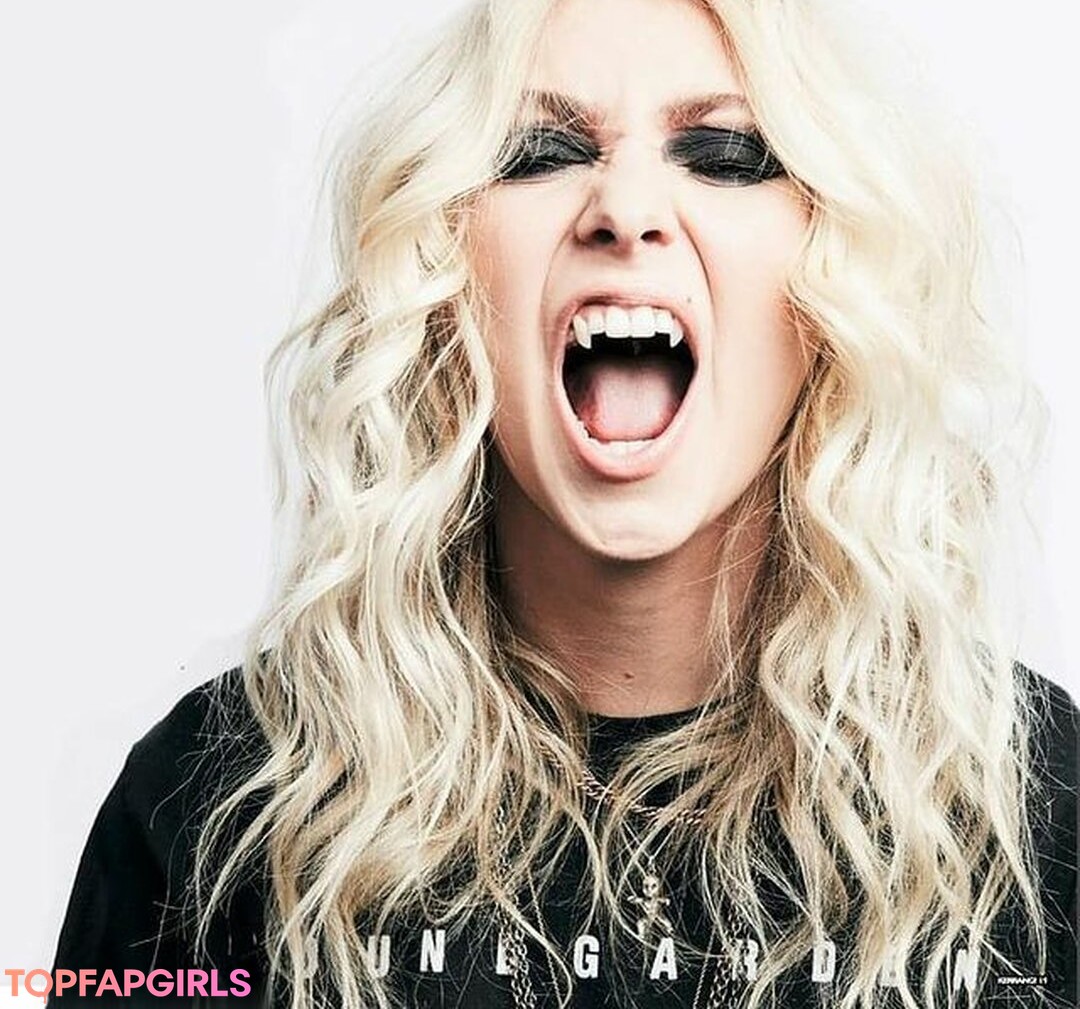 Taylor Momsen beautiful actress gallery