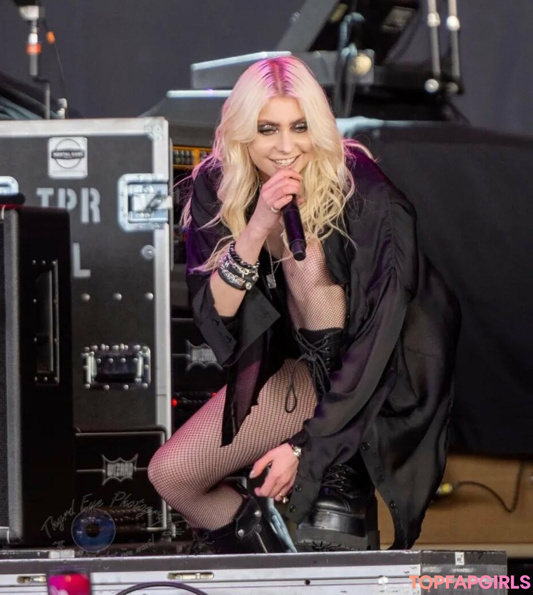 Taylor Momsen top profile image