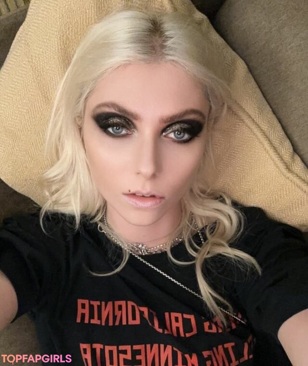lesbian fisting onlyfans beautiful nude pics
