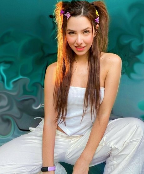 ASMR Glow pornstar exclusive pics