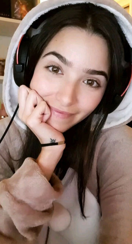 ASMR Glow best actress picture