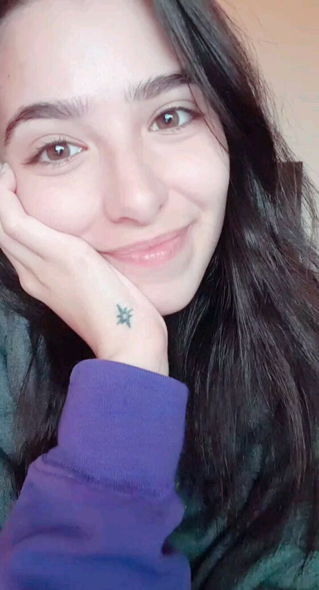 ASMR Glow sex model gallery