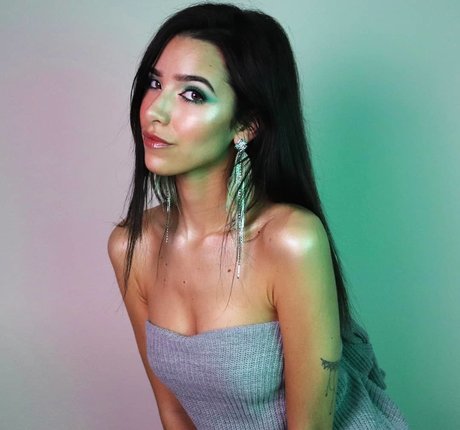 ASMR Glow hd model pictures