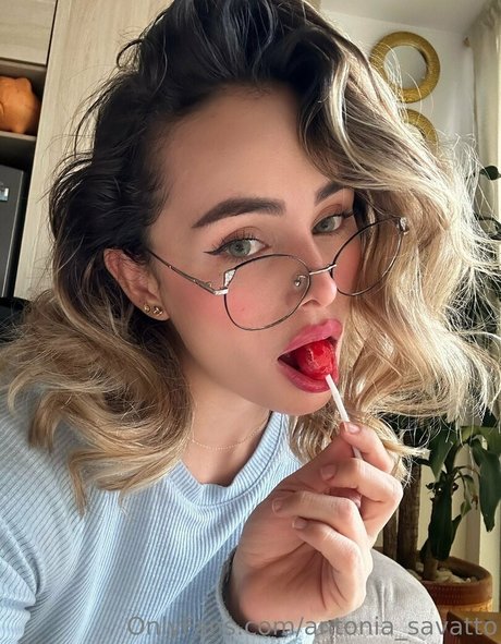 antonia savatto hot star photos