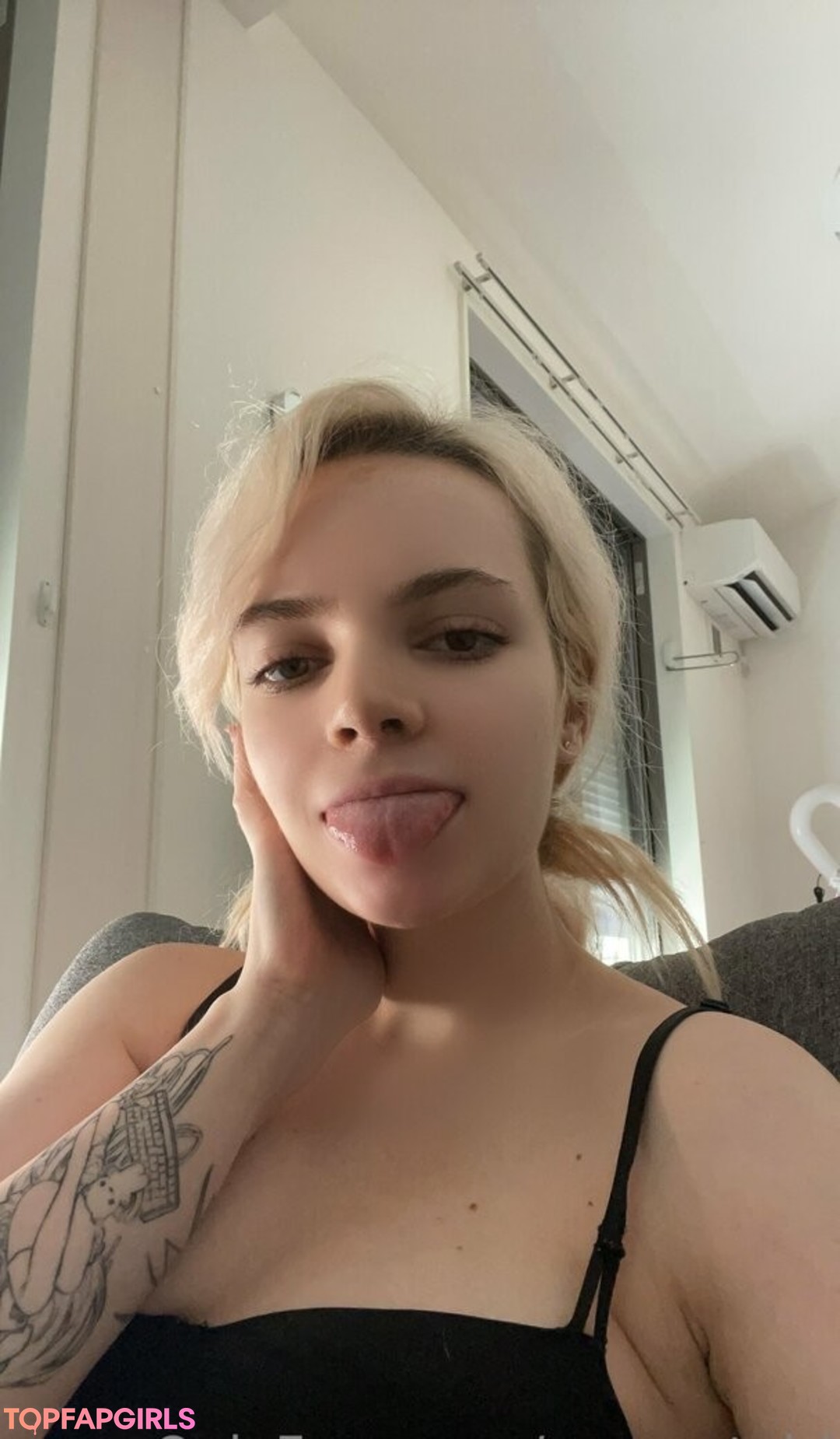 eurocatgirl top profile image