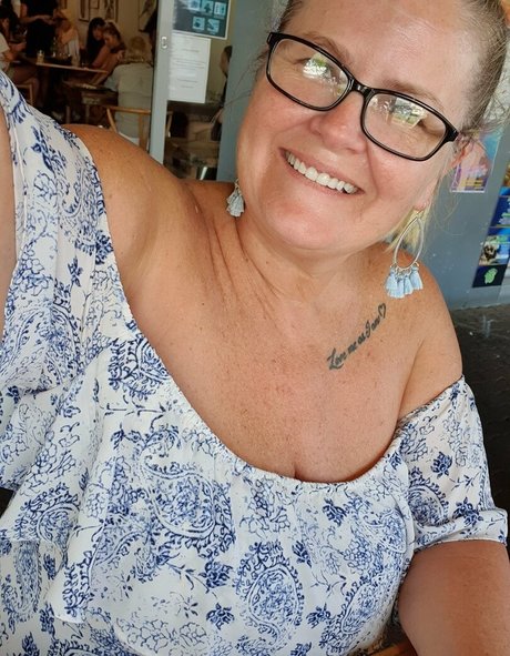 brunette petite onlyfans nude img