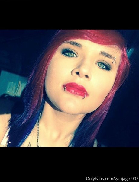 busty onlyfans sexy pic