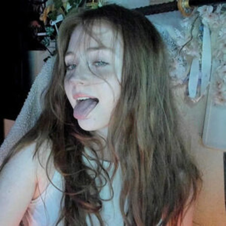 Thqtty model naked pictures