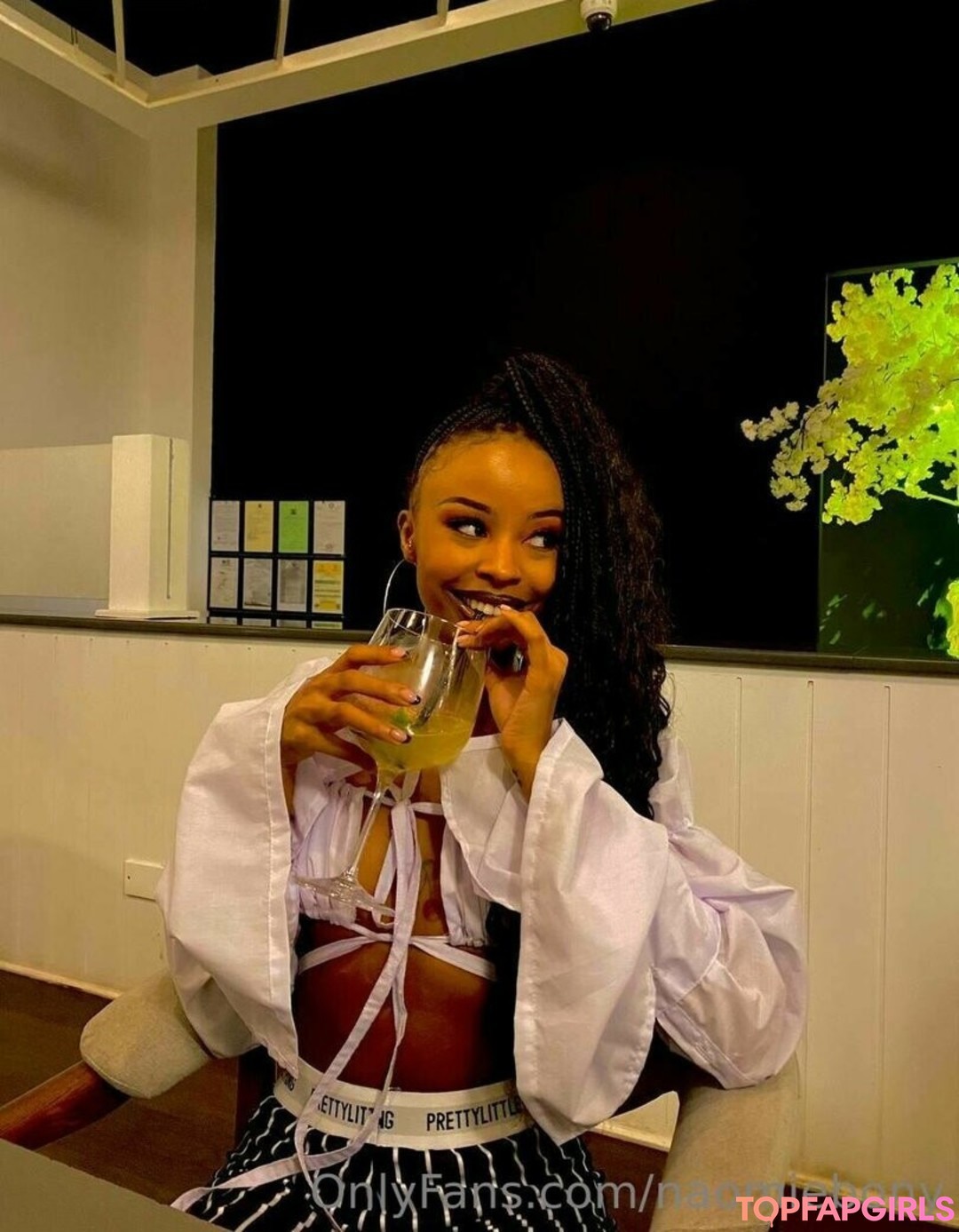 naomiebony hot model pics