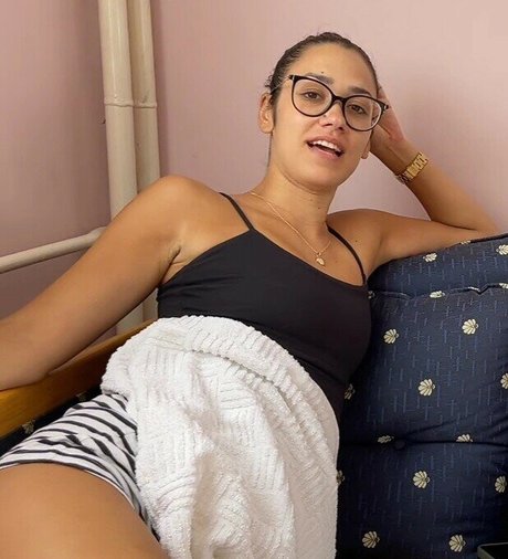 stepdaughter onlyfans erotic pic