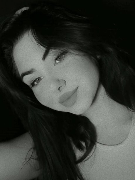 Wiktoria Bystro model erotic pics