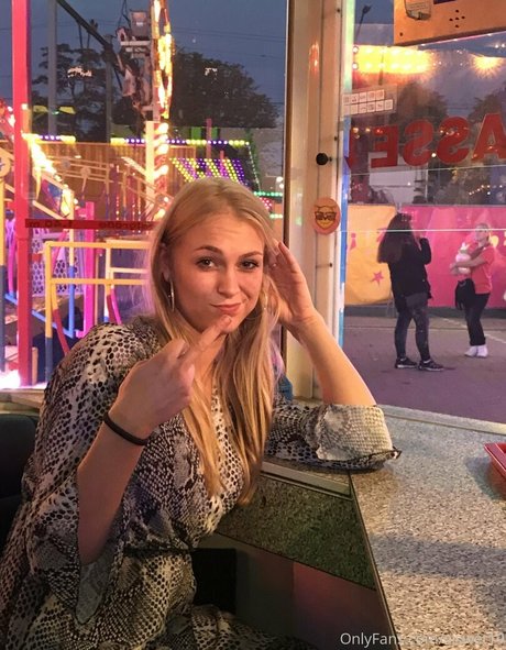 down onlyfans hot xxx picture