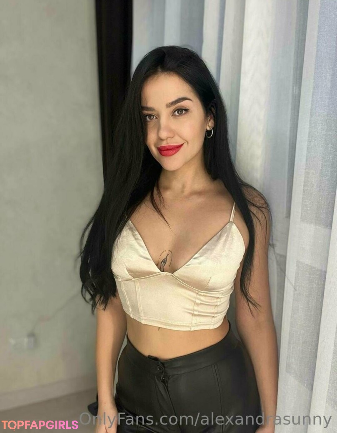 alexandrasunny model naked photo