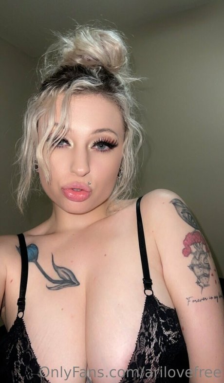 arilovefree erotic model pic