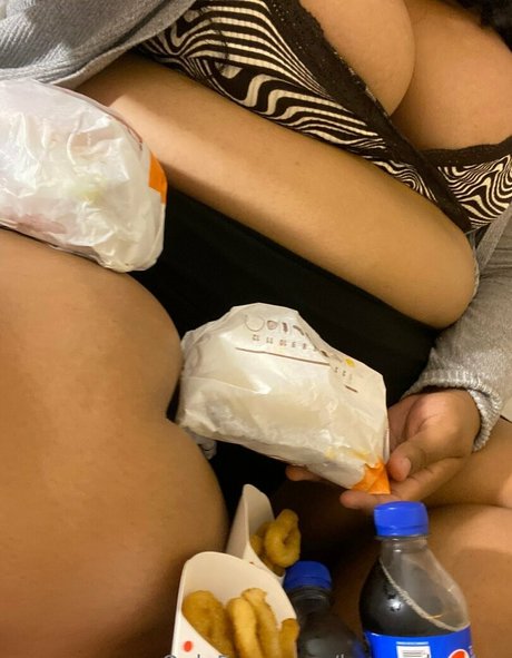 lunaredondaa pretty model pic