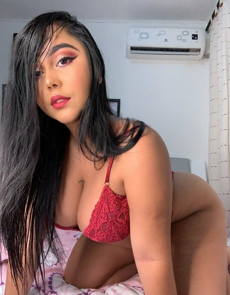 Stefaniepaolao exclusive actress photo