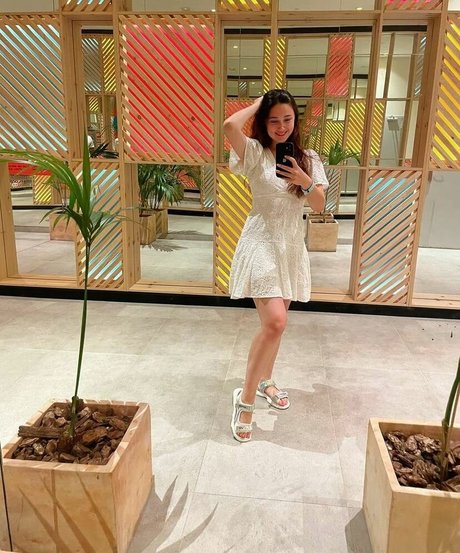 Little BabeVIP star hot galleries