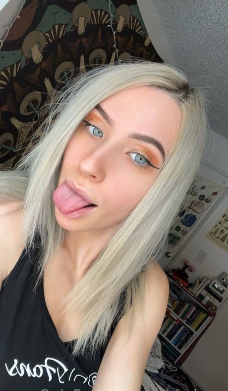 hottest midget onlyfans free pic