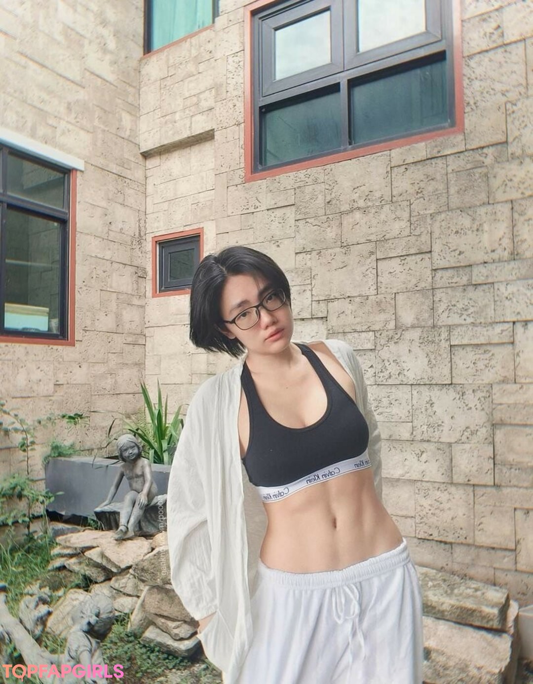 Poon Wrunya pretty model image