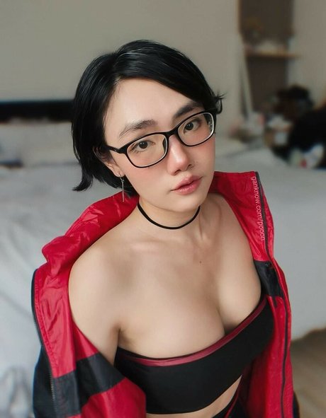 Poon Wrunya hot model img