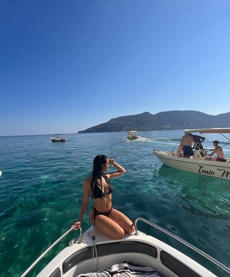 Lily Draycott art model galleries