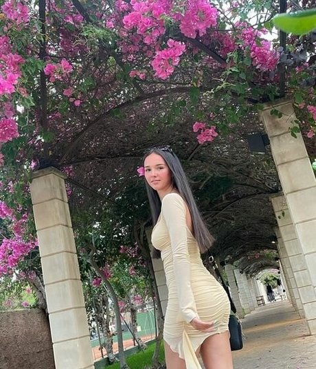 Lily Draycott model sexy img