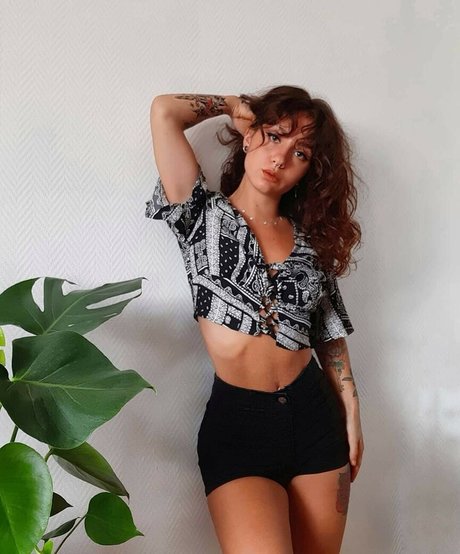 Deeperse nudes model pic