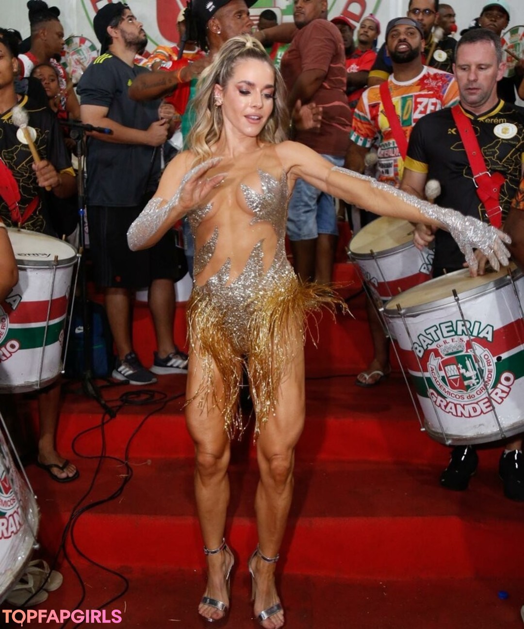 Monique Alfradique top star pics
