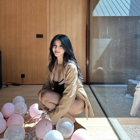 June Gong pornstar high quality pictures