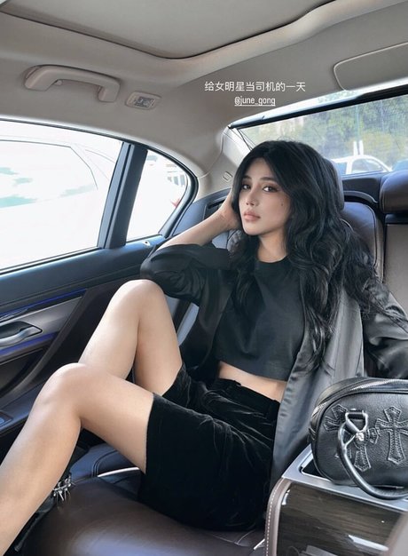 June Gong naked model photos