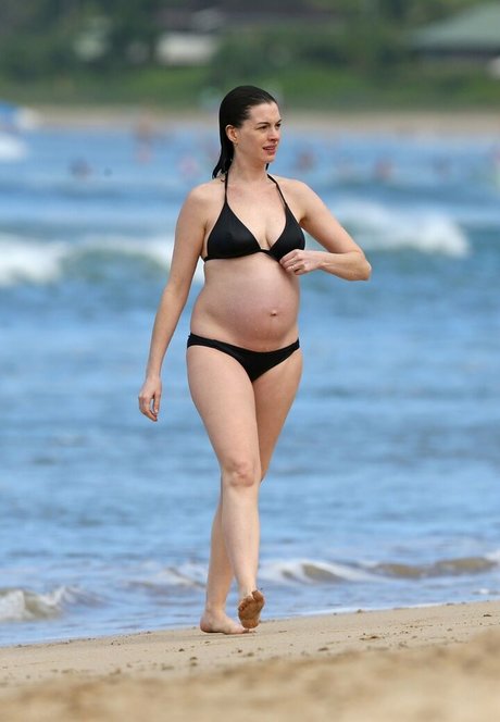 Anne Hathaway hd actress pic