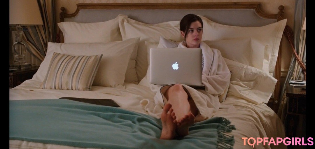Anne Hathaway hot model images