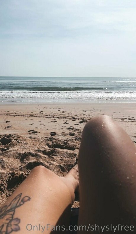 shyslyfree pornstar naked pic