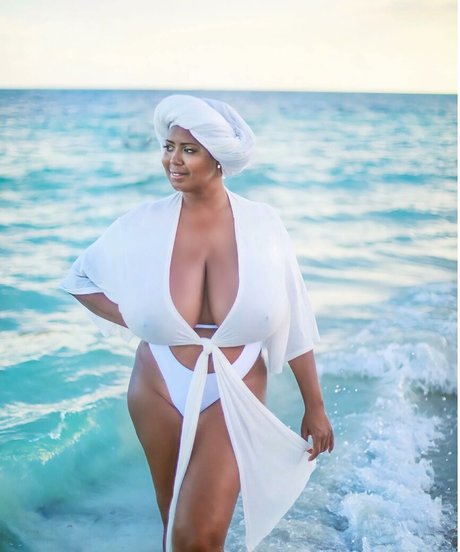 Monique Cooper top profile image