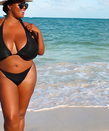 Monique Cooper star porn pics