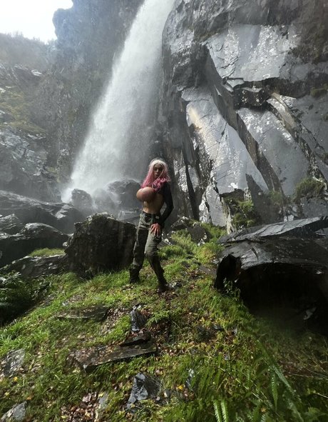 fxxkingexplorers nude pornstar pictures