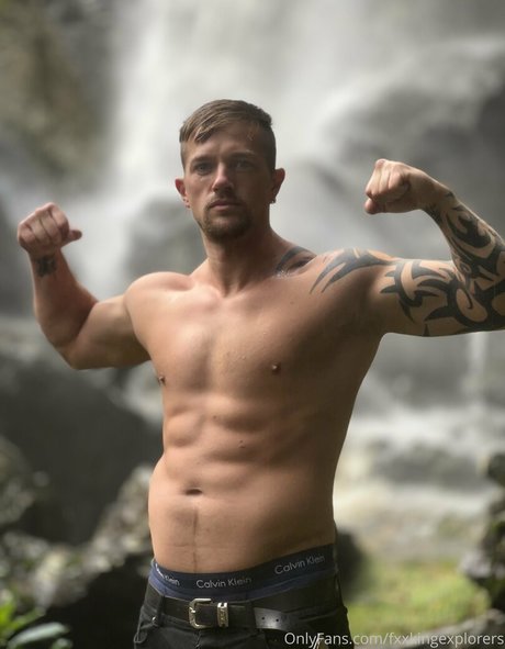 fxxkingexplorers model erotic photo