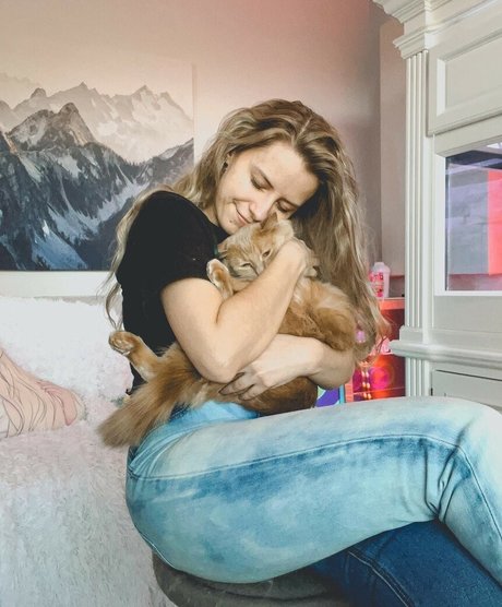 NoisyButters pornstar nudes image