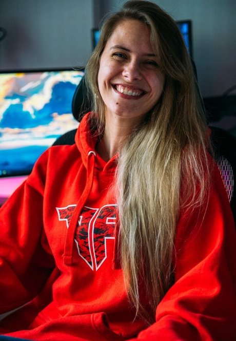 NoisyButters pornstar pretty pics