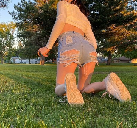 Rumi Mac naked model photo