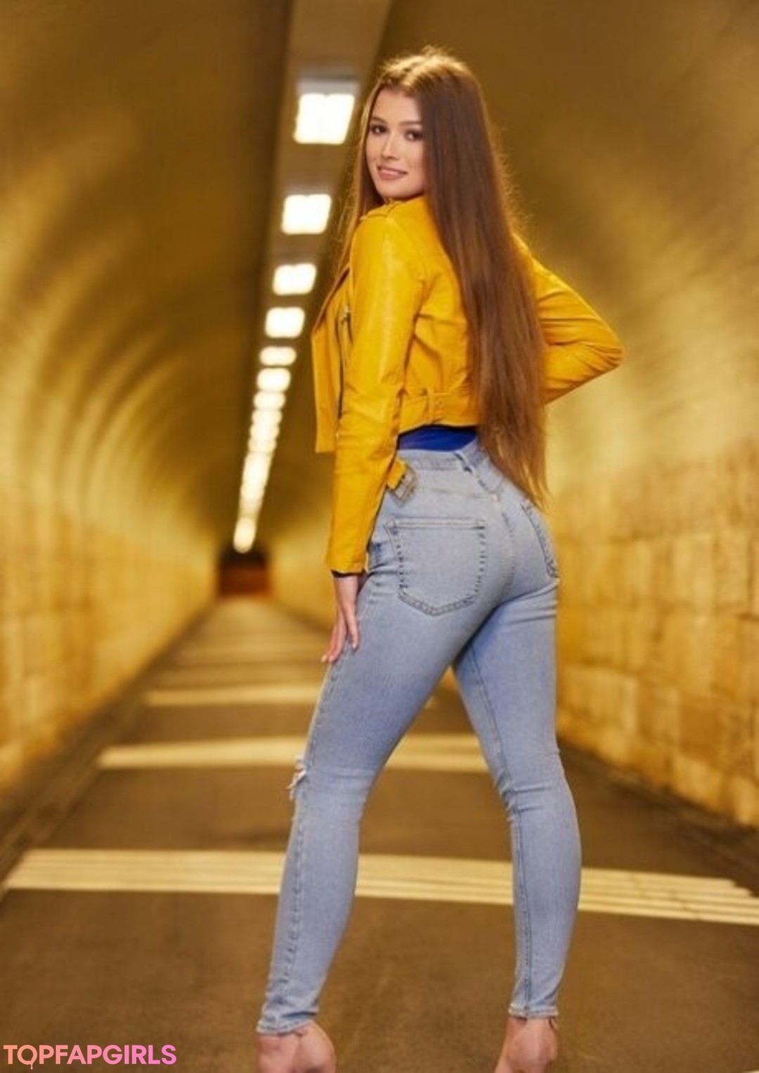 Olivia Sparkle pretty model pic
