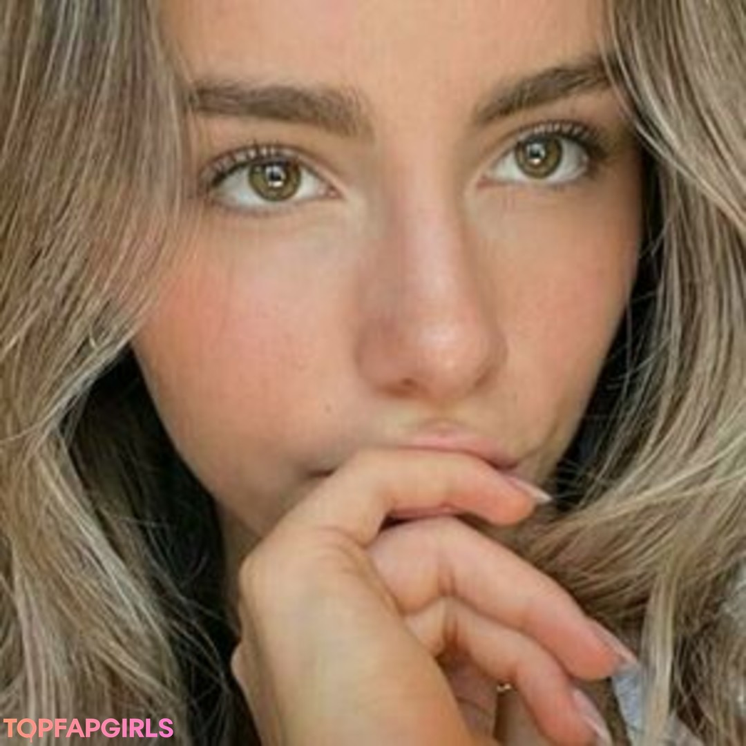 Meelah Robbins best model gallery