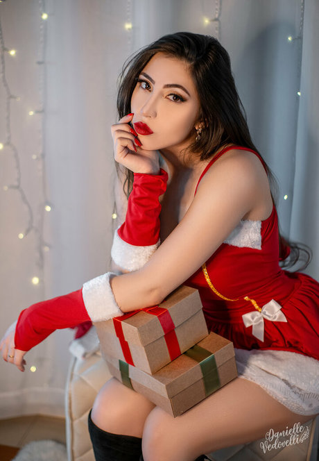 Danielle Vedovelli nude actress photos