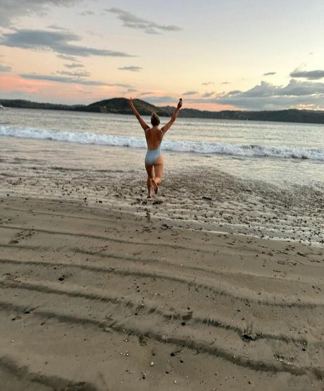 Molly Sims pretty actress pic